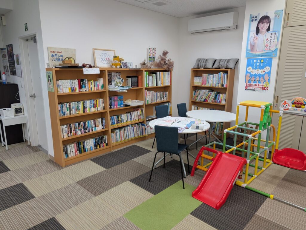 住民センター1F 図書コーナー